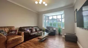 Cosy Modern Grimsby Home - Image 2
