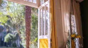 Maison d'invité au coeur d'un jardin - Image 2