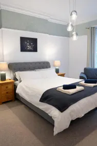 Contractor 3BR Penthouse Private Parking Wi-Fi - Image 2