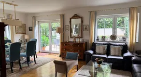 Luxury Living in the 19th District - Image 2