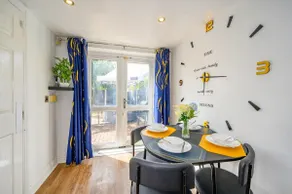 Phenomenal Stay - Private Parking & Hot tub - Image 3