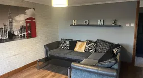 Tipton 2 Bedroomed long Stay Pad van or car free parking - Image 5