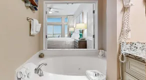 Top-Floor Studio with Ocean Views and Pool - Image 3