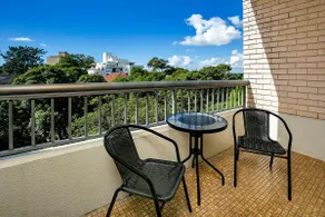Spacious Bright Apartment in Cremorne - Image 3
