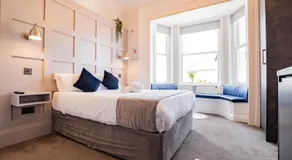 Stylish Marina Escape - Sleeps 2 - Image 2