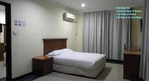 The Upper Deck Hotel - Image 2
