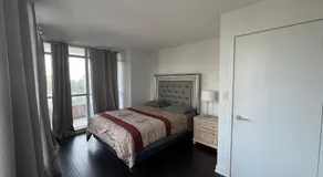 Beautiful and Central 3 Bedroom Condo with Parking - Image 3