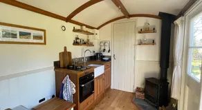 Dartmoor Shepherds Hut at The Shrubbery, River Walkham, Horrabridge, Yelverton - Image 3