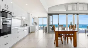 2 On The Park - Prime Location with Breathtaking Ocean Views - Image 2