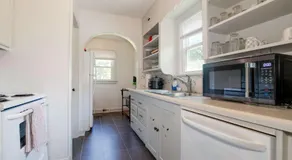 Home Sweet Home - Loft 3 BR - 1 BA WIFI SMART TV - Image 2