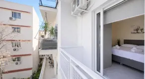 Sunny Minimal Studio Near Metro by ΜΡS - Image 4
