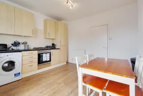 Ashley Road Apartment 3 - Image 4