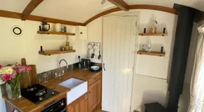 Dartmoor Shepherds Hut at The Shrubbery, River Walkham, Horrabridge, Yelverton - Image 5