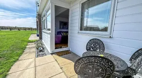 Beautiful Chalet In The Seaside Village Of Scratby, Norfolk Ref 51054S - Image 4