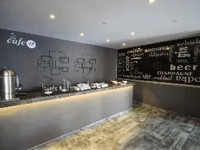 The Hotel 48 - Image 4