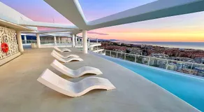 "BOUTIQUE H8" Beach Roof Terrace Infinity Pool Bar SPA Padel Swimming Pool - Image 5