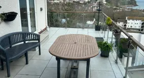Luxury 3 bedded room with sea views and parking - Image 3