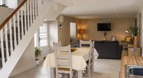 Daly's Back House - Image 3