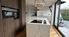 Contemporary 3-Bed Penthouse with River Views - Image 3