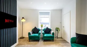 Homely 2 Bed Close to Leeds City Center by 53 Degrees Property, Sleeps 3 - Image 3
