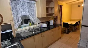 Peaceful Queen Room in Cozy House - KV6 - Image 3