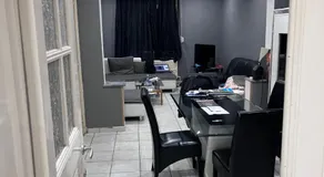 Grande maison avec plusieurs chambres à louer - Image 3