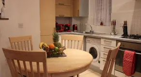 Apartment - Sleeps 2 - Parking - Station Close - Image 4