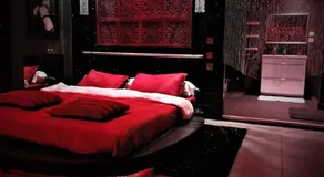 Love room Sparadis Laval 53 Studio avec jacuzzi privatif - Image 2