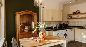 Elegant, Luxury Family Apartment! Marlow Town Centre, Walk to Pubs - Image 2