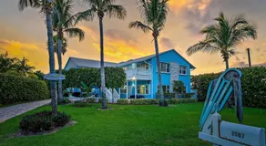 Surfside Beachfront Escape - Neat and Bright - Image 5