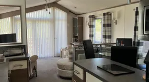 Maneight Luxury Lodge with hot tub - Image 3