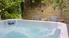 Maison de maître à BRAM # Jacuzzi - Image 5
