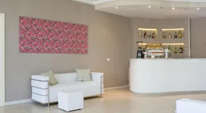 Hotel Holiday - Image 3