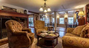 Historic Chester Inn! Circa, 1870 - right on Main Street & 20 minutes to Okemo!  - Image 3