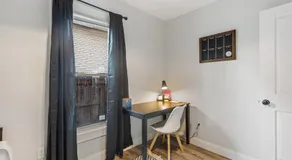 SUPERB 3 Bedroom Home with Game Room!!! Close to Downtown - Sleeps 6 - Image 4