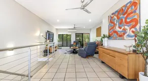 Huge Stylish Townhouse - Image 4