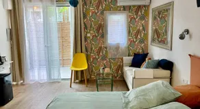 The home Privacy - Image 2