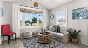 The Salty Dog Pet Friendly Private Yard - Image 2