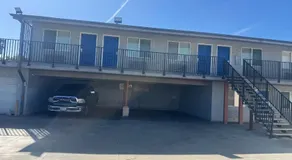 CLOVER MOTEL  - Image 5