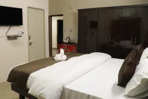 Hotel Posh - Image 3