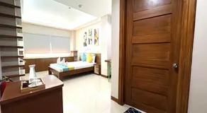 Sunburn Suites and Rooftop Bar - Image 4