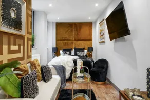 The Gold Court Apartment - Image 5