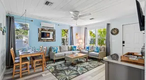 The Delray Twin Cottages Retreat 4 bedrooms Heated Pool and Spa Oasis - Image 4