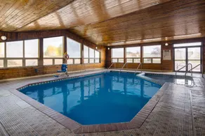 Travelodge by Wyndham Merrill - Image 4