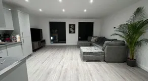 7 Royal Oak Brentwood - 2 Bed - Free Secure Parking - Contractor Stays - Long Stays - Image 3