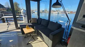 Nice harbor lodge located in the marina - Image 2