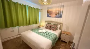 Huntingdon 5 bedroom 4 double beds, off road parking close town centre - Image 5
