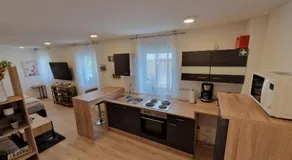 Appartment-Ferienwohnung mit Küche, Bad, WLAN, Klimaanlage, Modern eingerichtet - Image 2