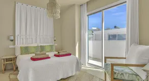 Casa Bambu - Incredible Beachside Townhouse by Finest Rentals - Image 2