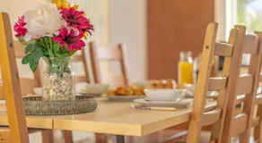 Raymond James Accommodation, sleeps up to 7, free parking, full amenities and garden - Image 4